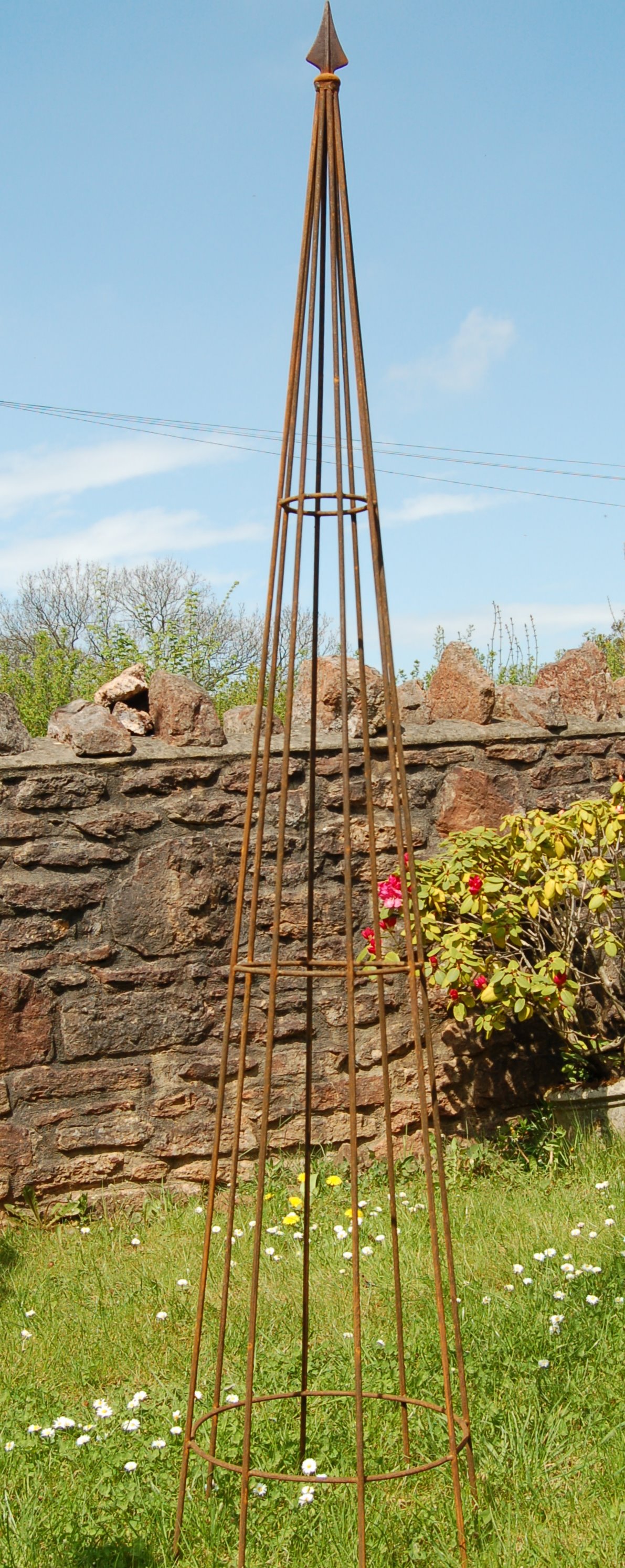 Obélisque de Jardin Classique Pointu fabriqué à la main en fer forgé